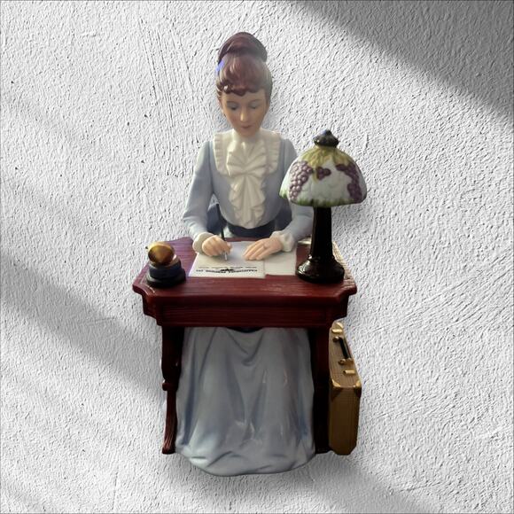 Avon 1995 Mrs. Albee Award Collectible Vintage Hand Painted NO BOX Beautiful - Picture 8 of 8